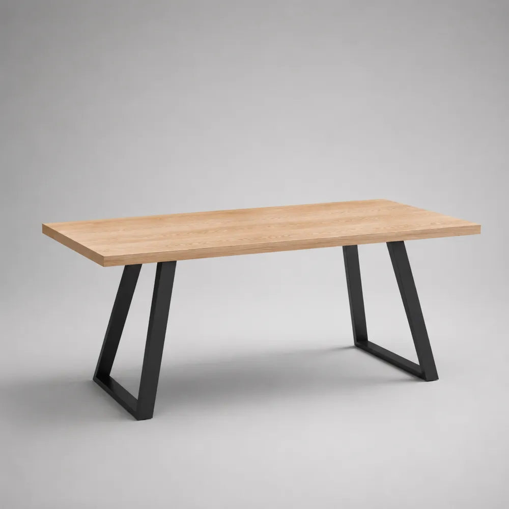 Tavolo da pranzo rettangolare in MDF effetto rovere e acciaio nero con gambe a trapezio 200 x 90 x 75 cm